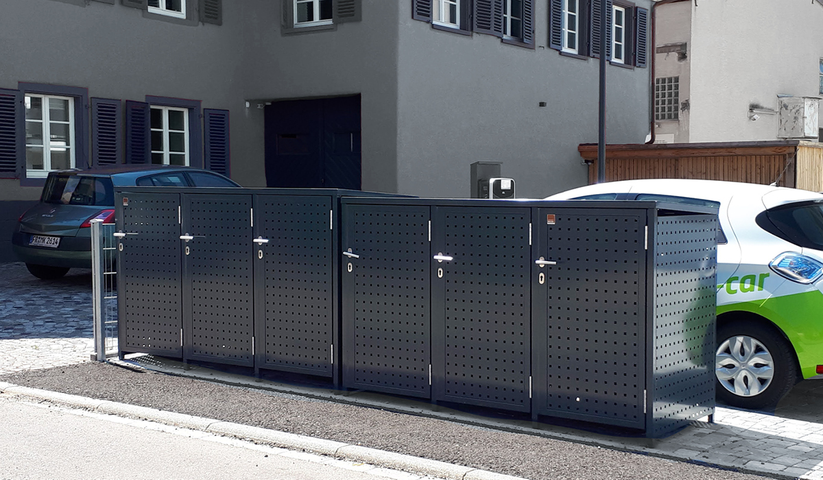 <b>Mülltonnen-Box mit Drehtür</b>