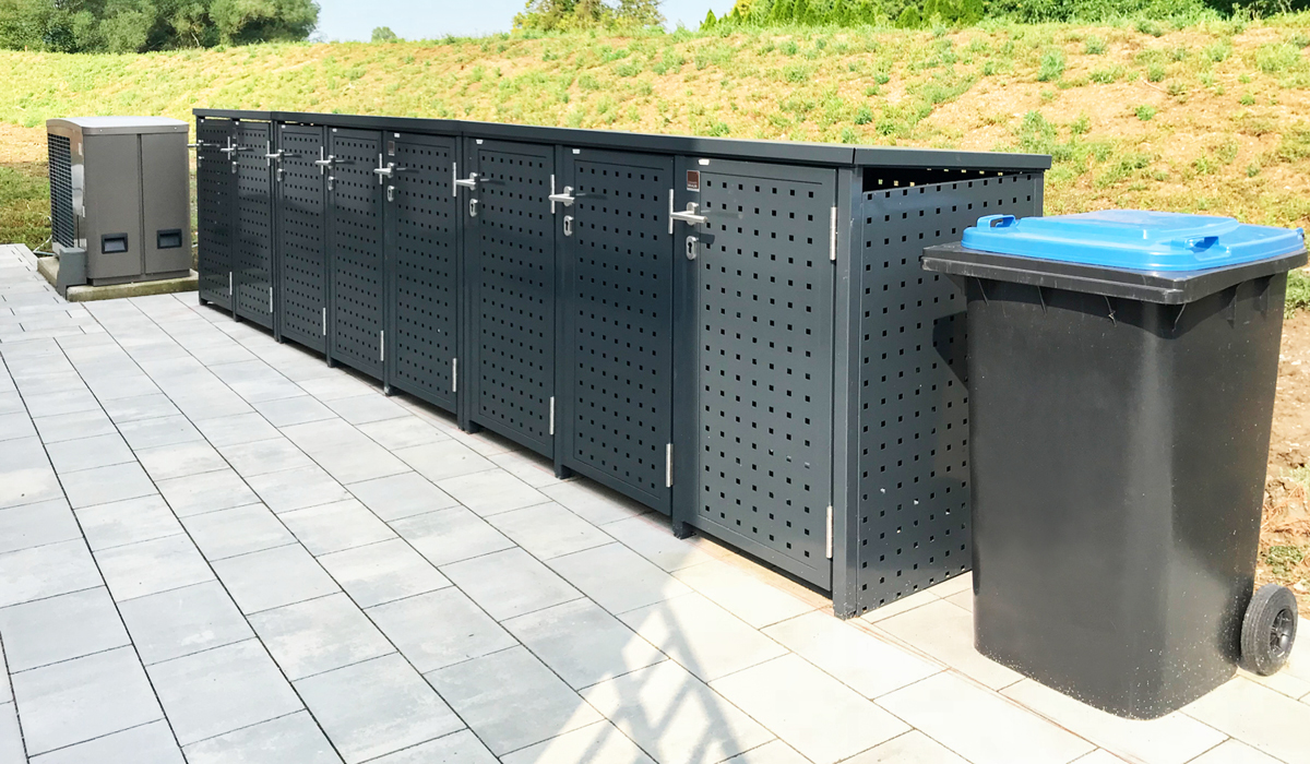 <h5>Mülltonnen-Boxen mit Drehtür aus Quadratlochblech</h5>