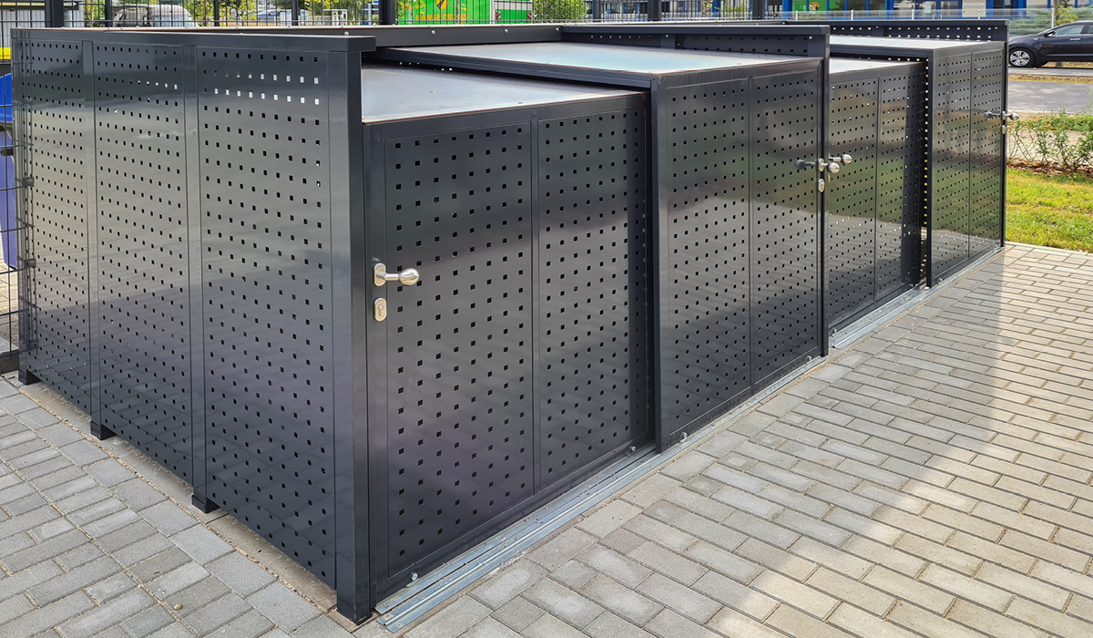 <h5>Fahrrad-Boxen mit Schiebetür aus Quadratlochblech</h5>